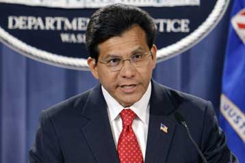 Παραιτήθηκε ο υπουργός Δικαιοσύνης των ΗΠΑ Αλμπέρτο Γκονζάλες