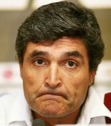 Η Σεβίλη συμμετέχει στον πόνο της Ελλάδας μέσα στην αγωνία της για τον Πουέρτα