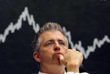 Πτώση στη Γουόλ Στριτ, μικρή άνοδος στα ευρωπαϊκά χρηματιστήρια