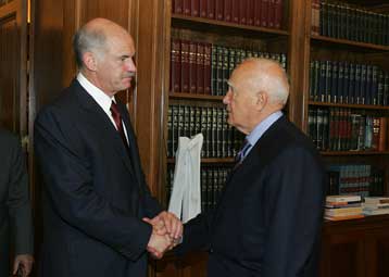 Ανήμπορη η κυβέρνηση να προστατέψει ανθρώπινες ζωές, λέει ο Γ.Παπανδρέου