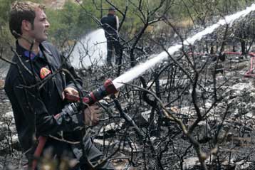 Ταξιδιωτικές συστάσεις από πέντε χώρες για όσους επισκέπτονται την πυρόπληκτη Ελλάδα