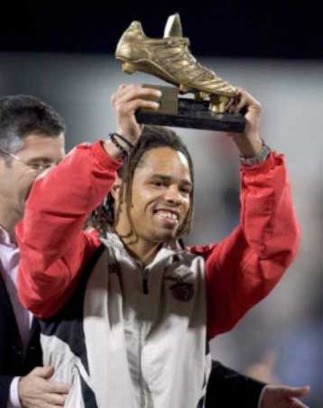 Στα κιτρινόμαυρα ντύνει η ΑΕΚ τον Πορτογάλο Μανού-Δύο φιλικά την Πέμπτη η «Ένωση»