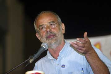 Ο δρόμος των «ασύμμετρων απειλών» οδηγεί σε βρώμικες εκλογές, λέει ο Αλαβάνος