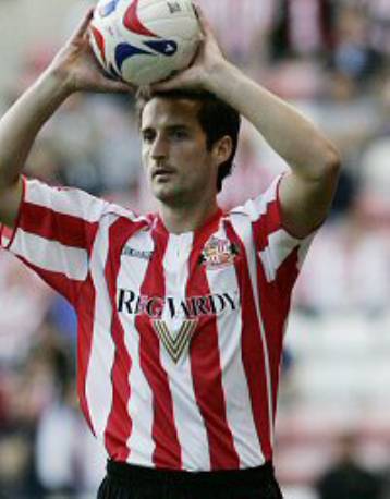 Αγωνία στη Λέστερ για τον Κλάιβ Κλαρκ που κατέρρευσε στα αποδυτήρια