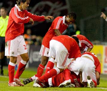 Κατσουράνης και Καστίγιο έστειλαν Μπενφίκα και Σαχτάρ στους ομίλους