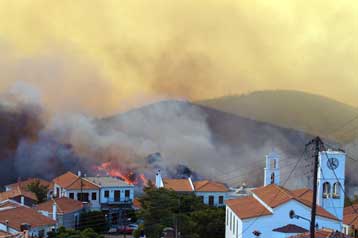 Μεγάλο το μέγεθος της καταστροφής από τις πυρκαγιές και στην Εύβοια