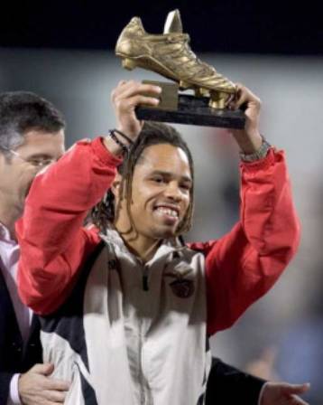 Με δίψα για μπάλα και τίτλους ήρθε ο Μανού στην ΑΕΚ