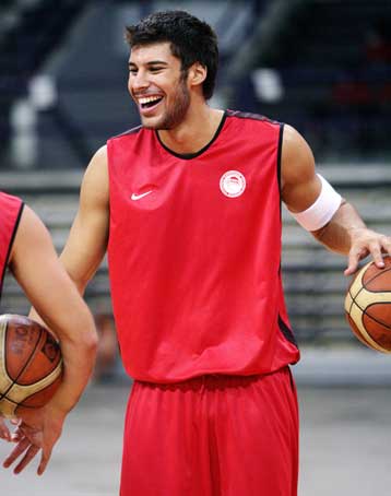 «Όποιος έχει άγχος δεν ανήκει στον Ολυμπιακό» δηλώνει ο Γιώργος Πρίντεζης