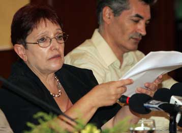 Για «δικομματικό κανιβαλισμό διαρκείας» έκανε λόγο η Αλ.Παπαρήγα