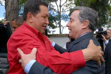 Ο Τσάβες μεσολαβητής ανάμεσα στην κυβέρνηση και τους αντάρτες της Κολομβίας