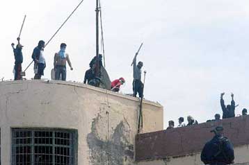 Εξέγερση κρατουμένων στις φυλακές της Αλικαρνασσού