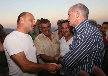 Σχέδιο ανασυγκρότησης των πυρόπληκτων περιοχών ανακοινώνει ο Γ.Παπανδρέου