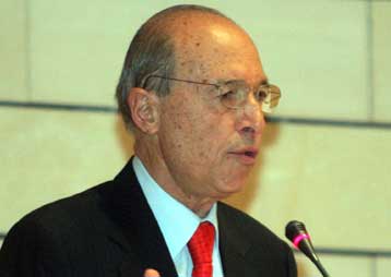 Η κυβέρνηση επιθυμεί ένα καθεστώς σιωπής απέναντι σε μια τραγωδία, λέει ο Κ.Σημίτης