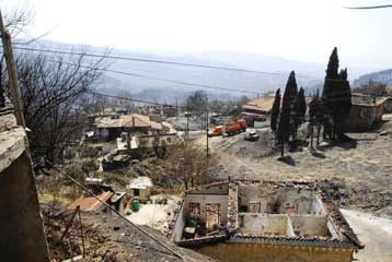 Αντιφατικές οι εκτιμήσεις των πολιτών για τα αίτια και τους υπεύθυνους των πυρκαγιών