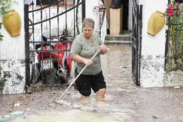 Προβλήματα φέρνουν οι ισχυρές βροχοπτώσεις και το χαλάζι