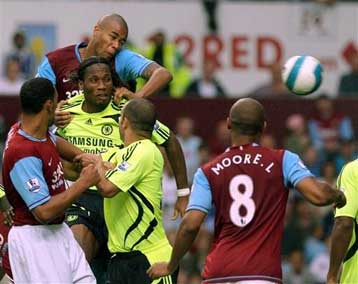 Εύκολα η Αρσεναλ κέρδισε 3-1 τη Πόρτσμουθ, ήττα της Τσέλσι στο «Βίλα Παρκ»