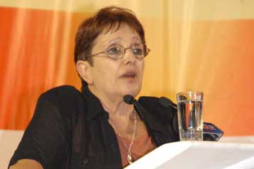 Να καταφέρουν πλήγμα στο δικομματισμό ζήτησε από τους ψηφοφόρους η Αλέκα Παπαρήγα