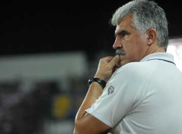 Φήμες θέλουν τον Παράσχο να μην αντέχει τον «καταραμένο» μήνα των προπονητών του ΠΑΟΚ