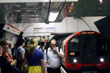 Σοβαρά προβλήματα στο Λονδίνο από την απεργία στο Μετρό