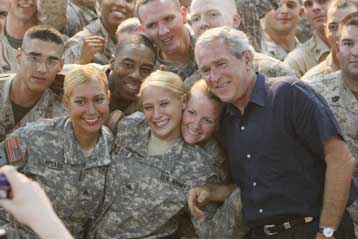 «Πολεμικό συμβούλιο» υπό τον Τζορτζ Μπους στο Ιράκ