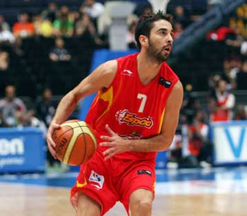 Ο Ερνάντεθ προφυλάσσει τον τραυματία Ναβάρο