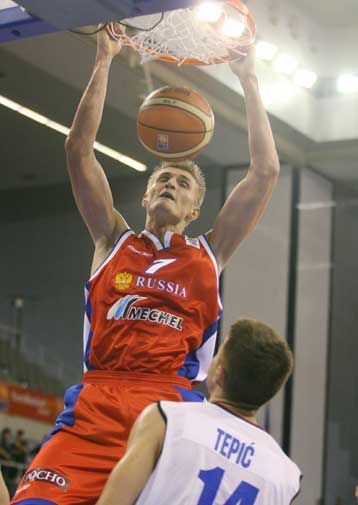 Η Ρωσία έκανε… ποδαρικό στο Ευρωμπάσκετ με 73-65 επί της Σερβίας