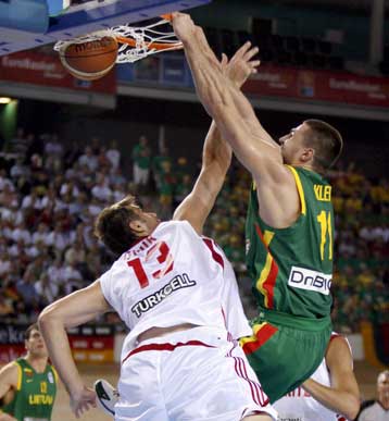 Περίπατος της Λιθουανίας το 85-69 επί της Τουρκίας με όπλο ριμπάουντ και δίποντα