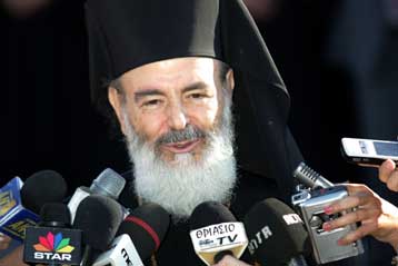 Σχέδιο πολιτικής αποσταθεροποίησης «βλέπει» ο Αρχιεπίσκοπος πίσω από τις πυρκαγιές