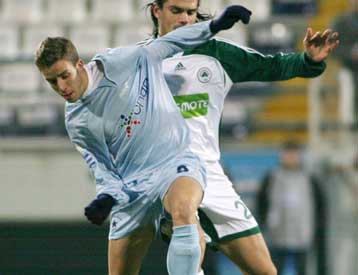 Υπέγραψε στη Λιντς ο Ντα Κόστα ενώ δεσμεύεται με τον Ιωνικό