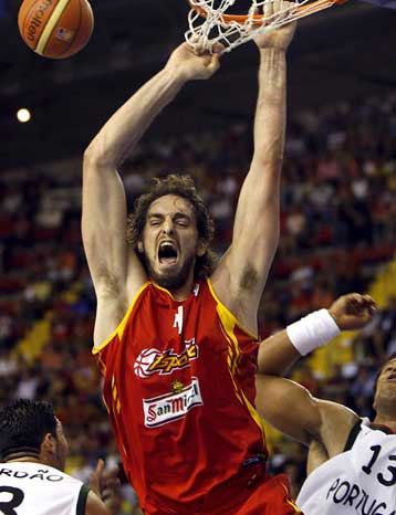 Προσγειωμένος και προνομιούχος δηλώνει ο Πάου Γκασόλ με το βλέμμα σε Ελλάδα-Ιταλία