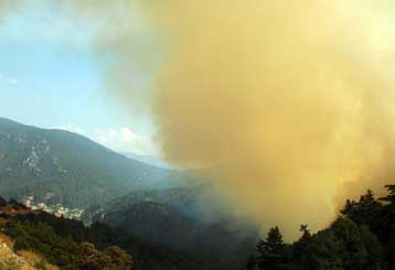 Αναζωπυρώσεις στον Πάρνωνα, νέα πύρινα μέτωπα στη Λακωνία