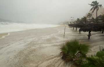 Επικίνδυνος αν και «υποβαθμισμένος» ο τυφώνας Φίλιξ χτύπησε την Νικαράγουα