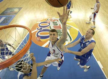 Η Ρωσία «διέλυσε» το Ισραήλ με 90-56 με ηγέτη τον Χόλντεν