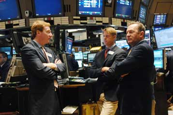 Με θετικό πρόσημο έκλεισαν Γουόλ Στριτ και ευρωπαϊκά χρηματιστήρια την Τρίτη