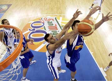 Με την προσωπικότητά της και το… χέρι του Ντικούδη, η Εθνική 68-67 τη Σερβία στην παράταση