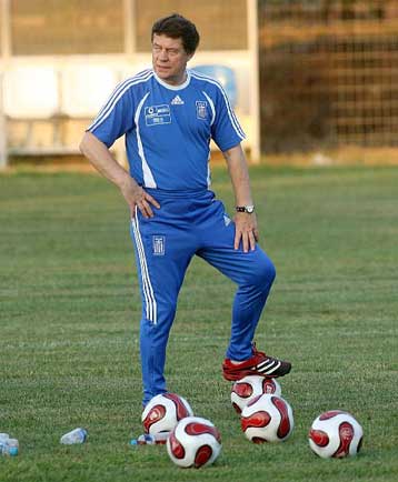 Εξι χρόνια ο Ρεχάγκελ στον πάγκο της εθνικής και… συνεχίζει