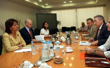 Συνάντηση Παπανδρέου με την ηγεσία της ΓΣΕΕ με δεσμεύσεις για τους δασοπυροσβέστες