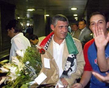 Αποθεώθηκε ο Σάντος κατά την άφιξή του στη Θεσσαλονίκη