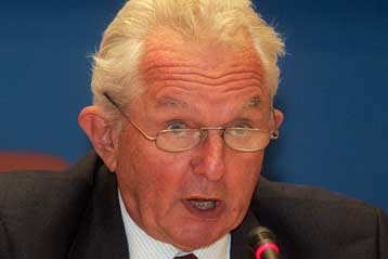 Διάψευση Βουρλούμη για τη σύνδεση εκλογών και ΟΤΕ μετά τις επικρίσεις