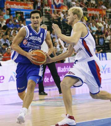 Ό,τι έχτιζε στην άμυνα, το κατέστρεφε στην επίθεση η Εθνική κόντρα στη Ρωσία