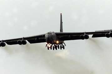 Κατά λάθος πτήση βομβαρδιστικών με πυρηνικά πάνω από τις ΗΠΑ