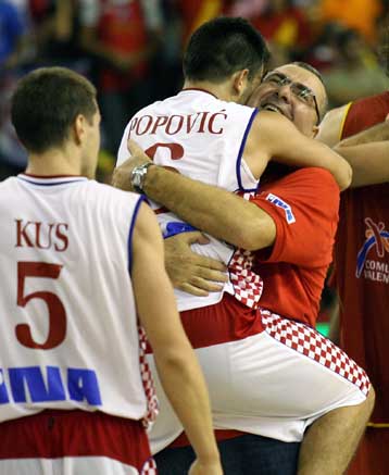 Τα πάνω-κάτω έφερε η Κροατία στον όμιλο της Σεβίλης μετά το 85-84 επί της Ισπανίας