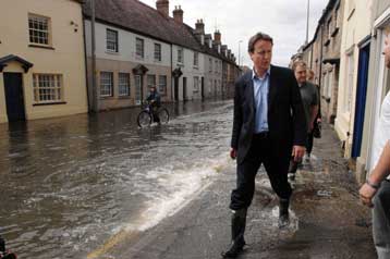 Κοινωνική θητεία για τους 16χρονους προτείνει ο ηγέτης των Βρετανών Συντηρητικών