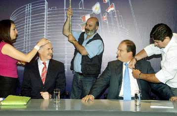 Οι πολίτες αξιολογούν τις απαντήσεις των πολιτικών αρχηγών στο ντιμπέιτ