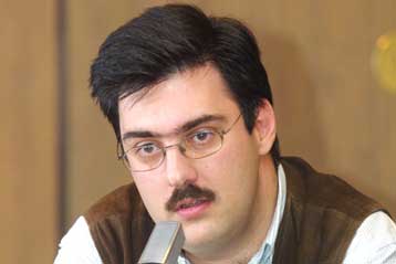 Ο Λεωνίδας Καβάκος στο Μέγαρο Μουσικής Αθηνών υπέρ της ενίσχυσης των πυροπαθών