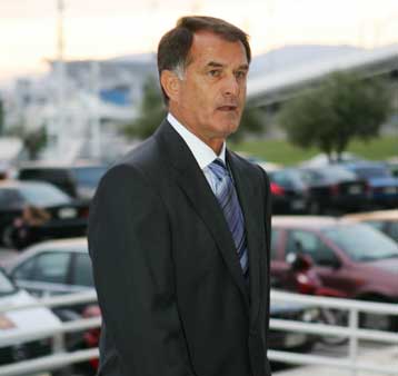 Αγωνία και αισιοδοξία στον Αρη για την απάντηση του Μπάγεβιτς