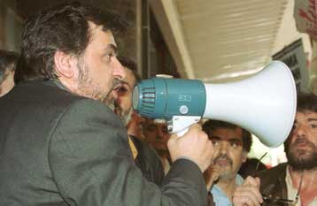 Να βάλουν φρένο με τη ψήφο στην «αφαίμαξη» τους καλεί τους μισθωτούς ο Σπ.Παπασπύρος