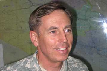 Απογοητευμένος δηλώνει ο στρατηγός Ντ.Πετρέους από την πρόοδο στο Ιράκ