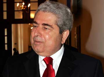 Επικρίσεις Χριστόφια για τη συνάντηση Παπαδόπουλου-Ταλάτ