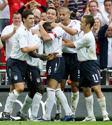 «Ξύπνησε» η Αγγλία, «μηδέν» στο ντέρμπι Ιταλίας-Γαλλίας, ζόρια για την Ουκρανία